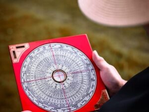 Advanced Feng Shui with Compass and 16 set of Personal Gua Discs Be Your Own Master!